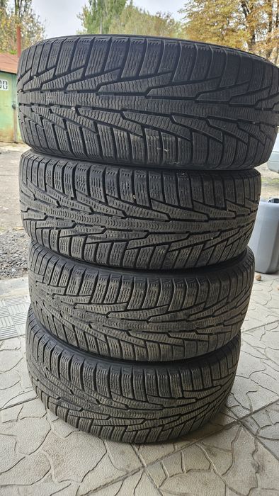 Шина зимня Nokian 215/55/17