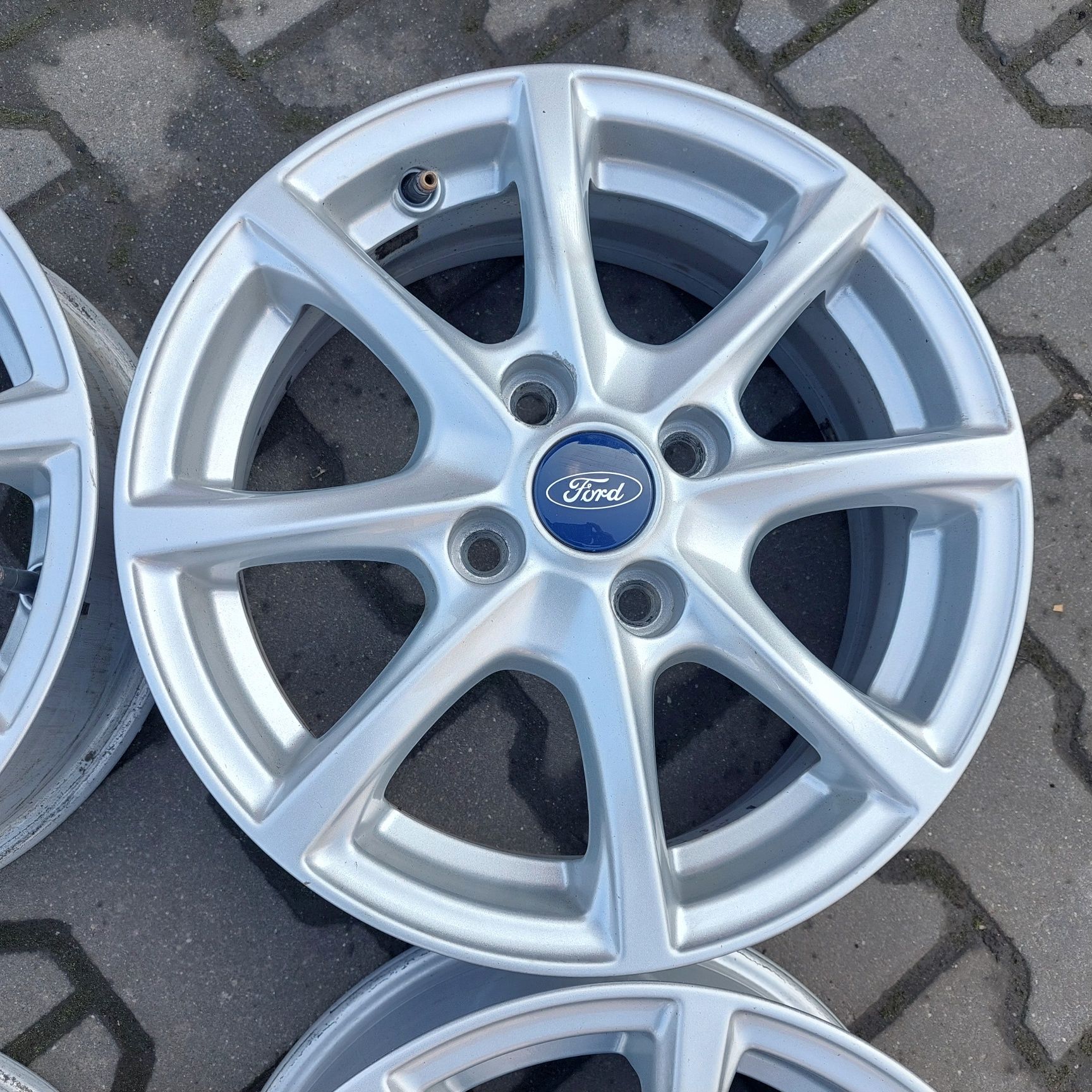 Felgi aluminiowe 15 cali 4x108  et 45 Ford  Fiesta  B-Max EcoSport