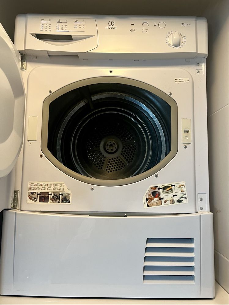 Máquina de Secar Roupa Indesit – Excelente Estado!
