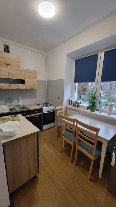 Nowa Huta ok. pl. Centralnego, pokój w mieszkaniu trzypokojowym