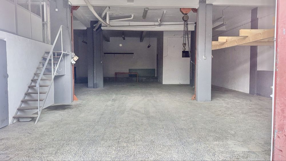 Armazem 210m2 odivelas