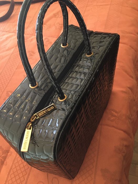 Bolsa de senhora e carteira de mão