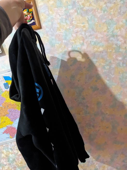 Чорна худі з принтом