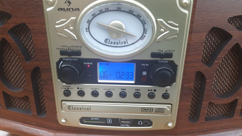 Multimedialny odtwarzacz CD, radio FM/AM, USB i SD, gramofon i magnet.