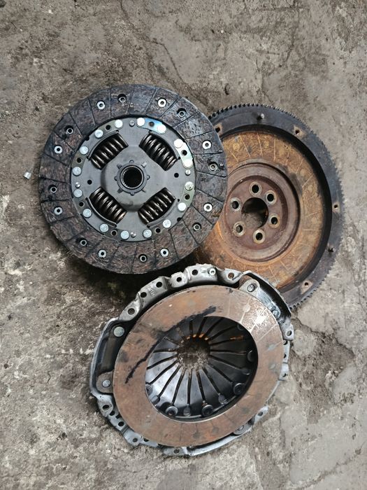 Продам комплект сцепления. WOLSWAGEN T 4.  1,9 Dizel