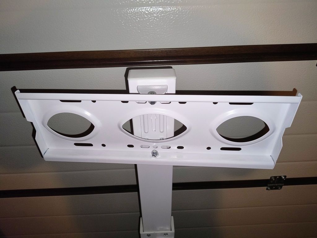 Stojak pod TV/monitor regulowany ze szklaną podstawą