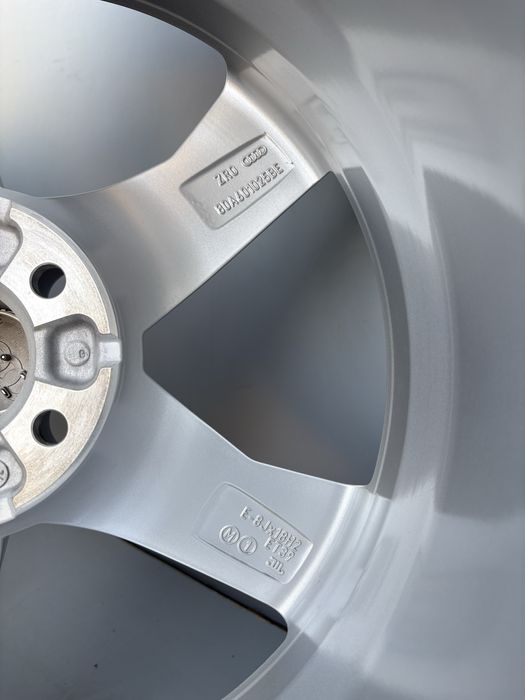 Комплект Audi Q5 SQ5 8Jx18H2 ET39 5x112 235/60 R18 колеса резина