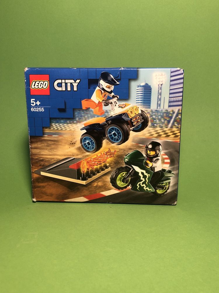 Lego City 60255 Ekipa Kaskaderów 100% komplety