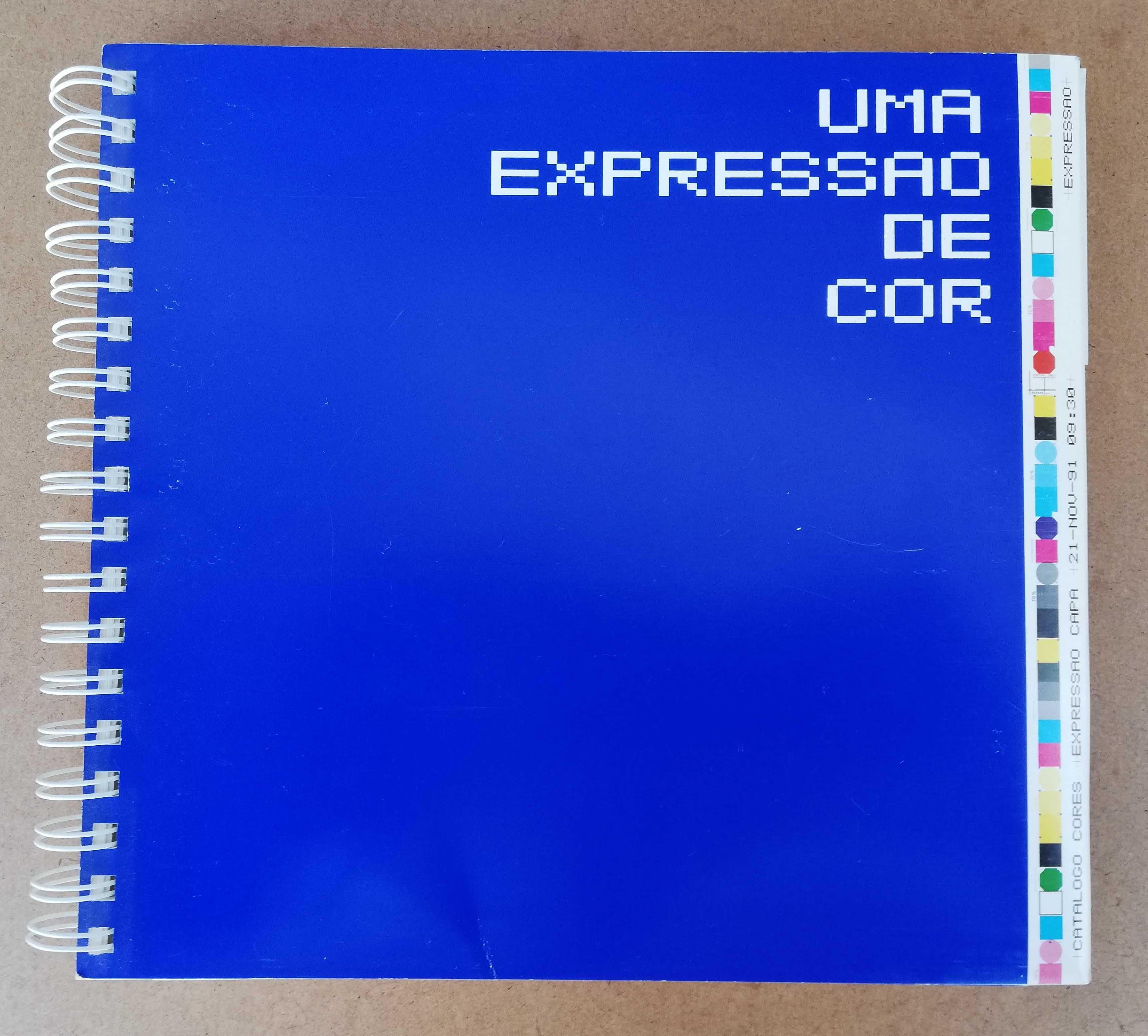 Carta de cores c/ 35 escalas impressa em offset em 3 papéis diferentes