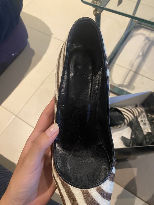 Sapatos salto alto zebra