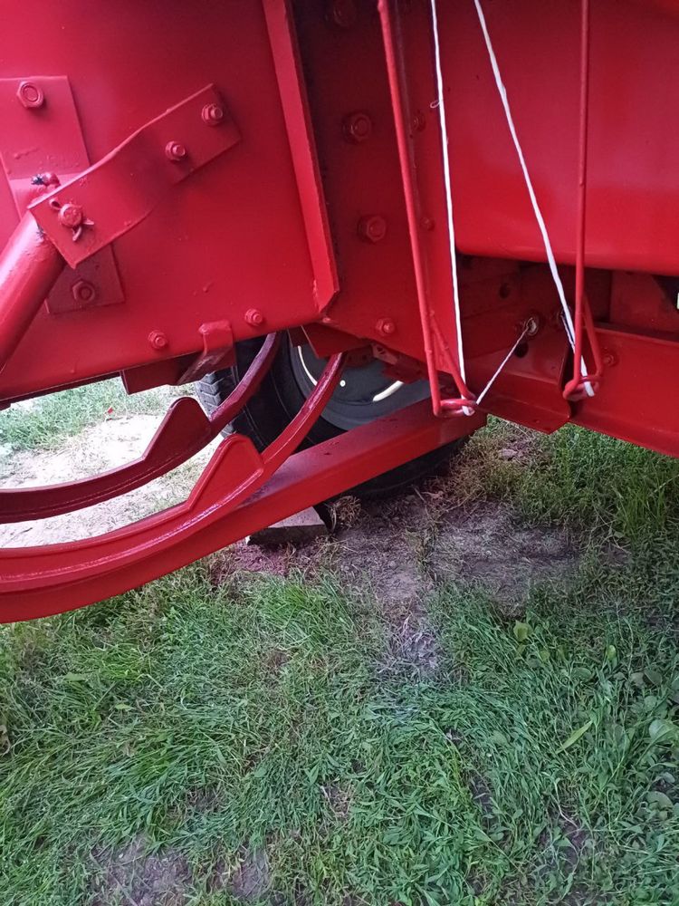 Продам тюкопрес INTERNATIONAL 430