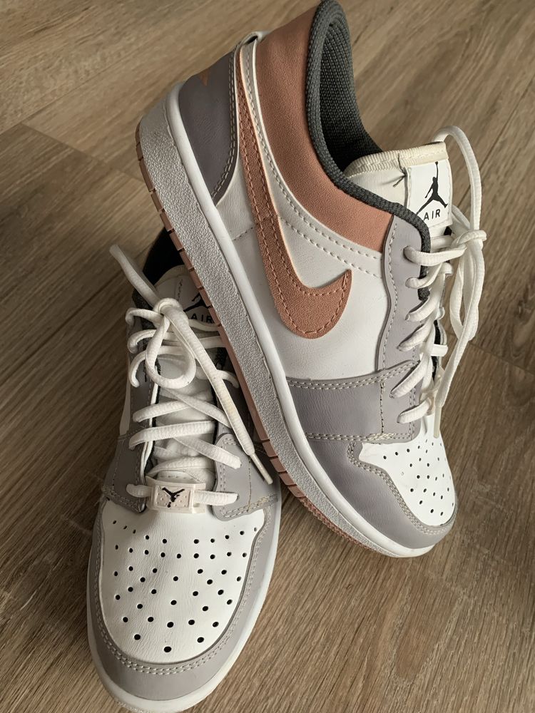 Кросівки жіночі Nike, Adidas, Fila