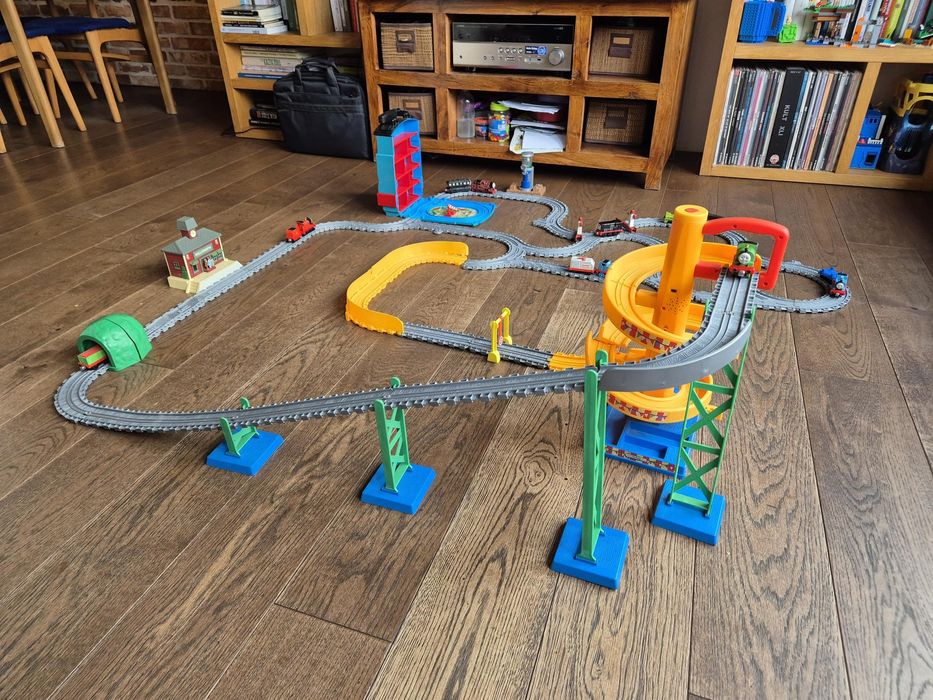 Kolejka Tomek i Przyjaciele plus Walizka