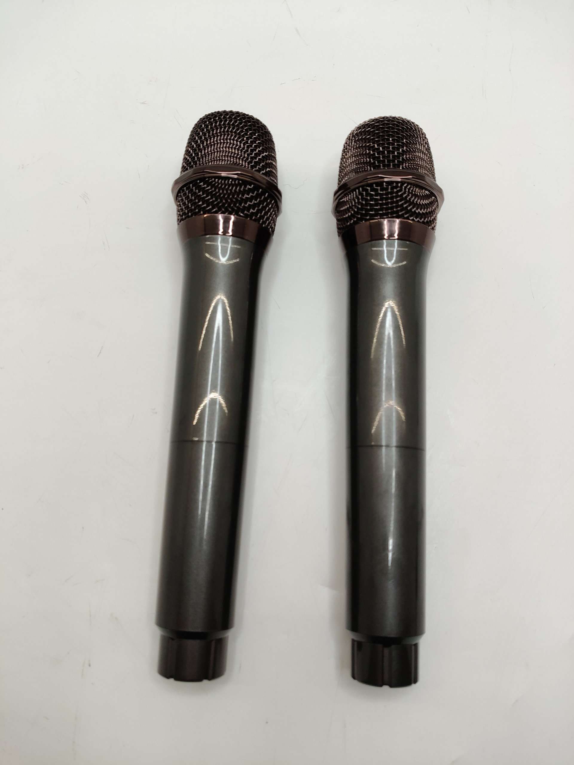 Short Version: KARAOKE MASCHINE 400W Bluetooth Mikrofony LED