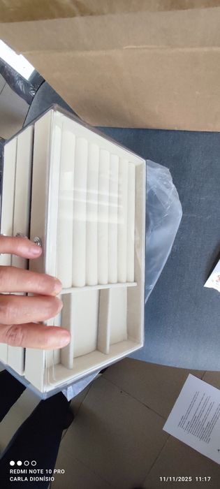 Caixa acrílica com 3 gavetas de veludo nova a estrear