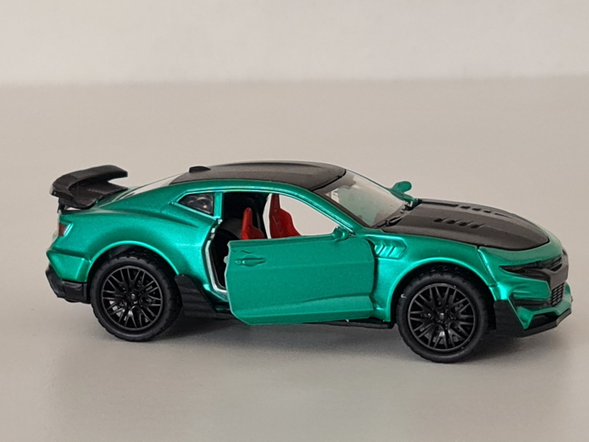 Model auta - Camaro- napęd, światła, dźwięk
