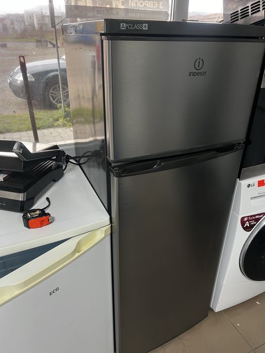 Холодильник indezit