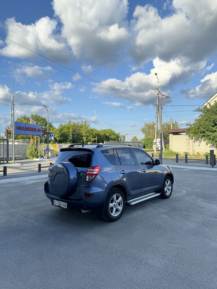 Продам свой авто Toyota Rav 4 полный привод, автомат!