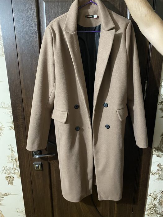 Жіноче класичне кашемірове пальто