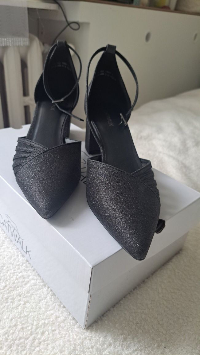 Czarne ozdobne buty damskie r.38