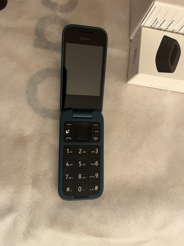 Telefon Nokia 2660 Flip Niebieski+stacja ładująca