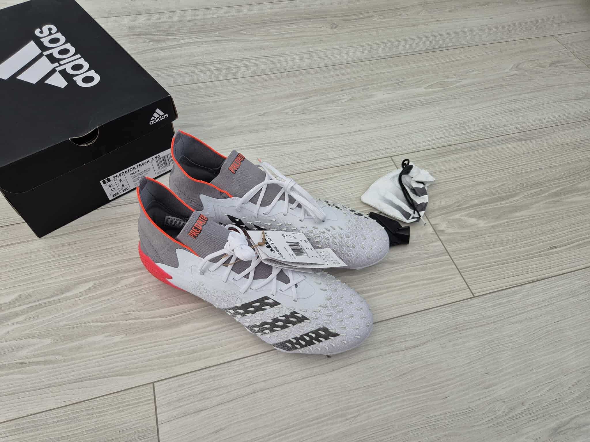 Profesjonalne buty korki adidas Predator Freak.1 SG FY6270 rozmiar 42