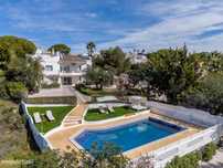 Moradia T3+1 com Piscina e Vista Mar nos Salgados–Requinte e Elegância