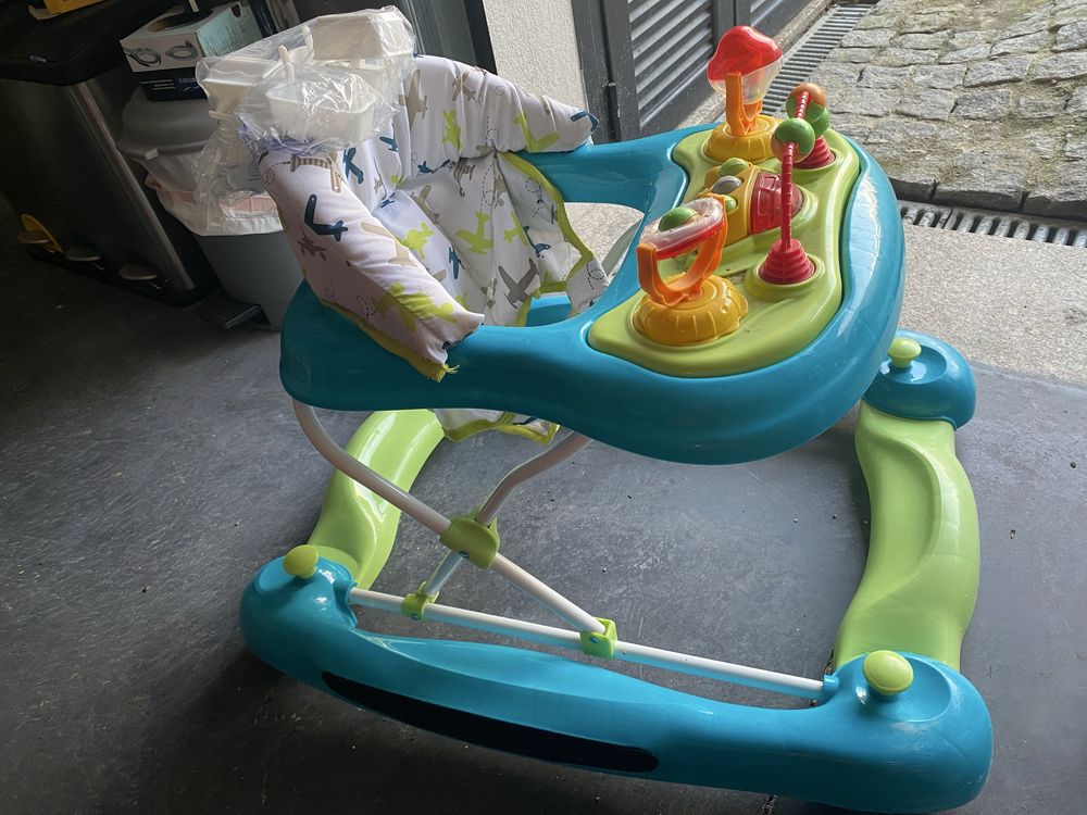 Voador de bebe novo