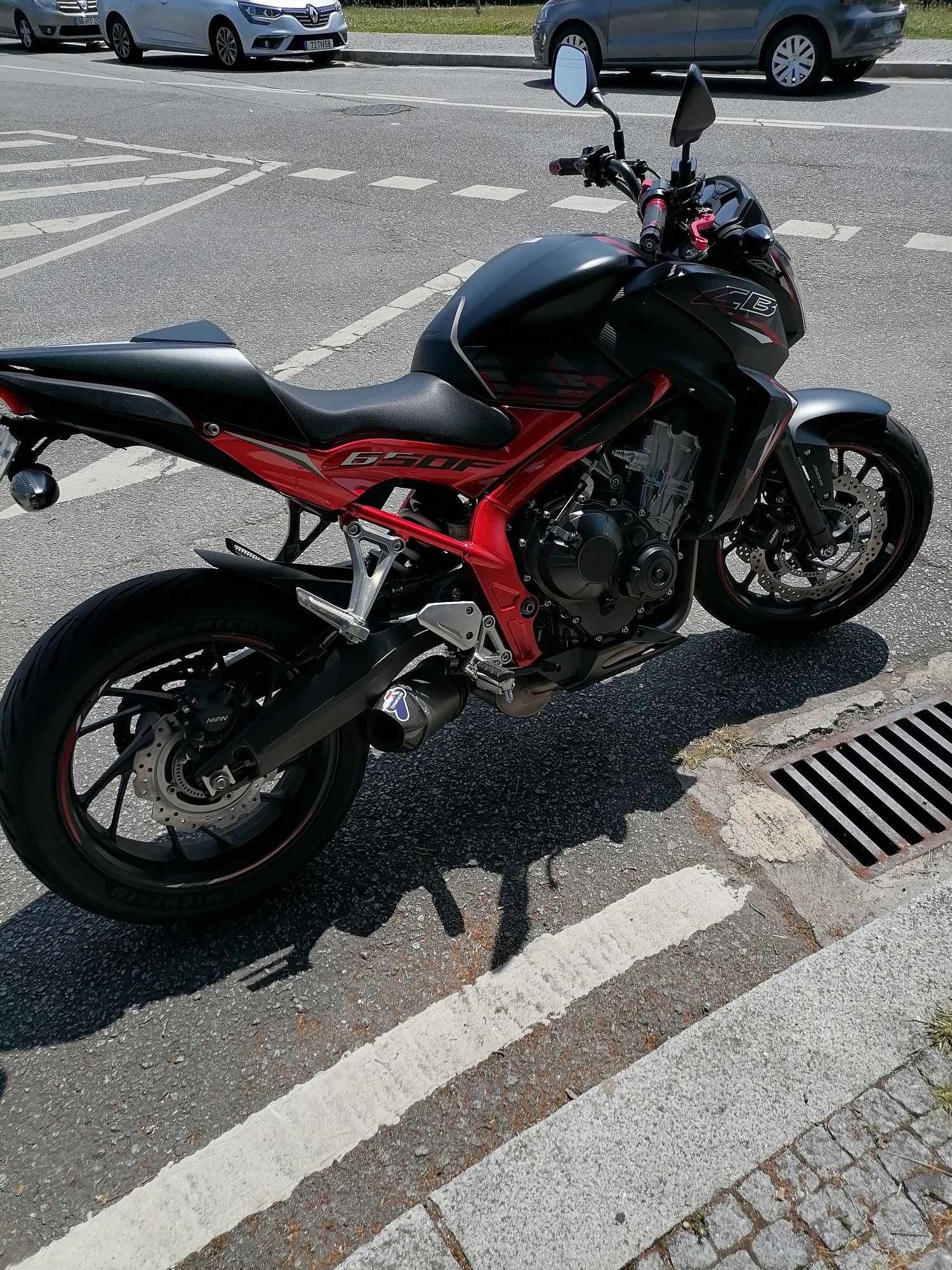 Honda CB 650 F ( extras no valor de 2000€)