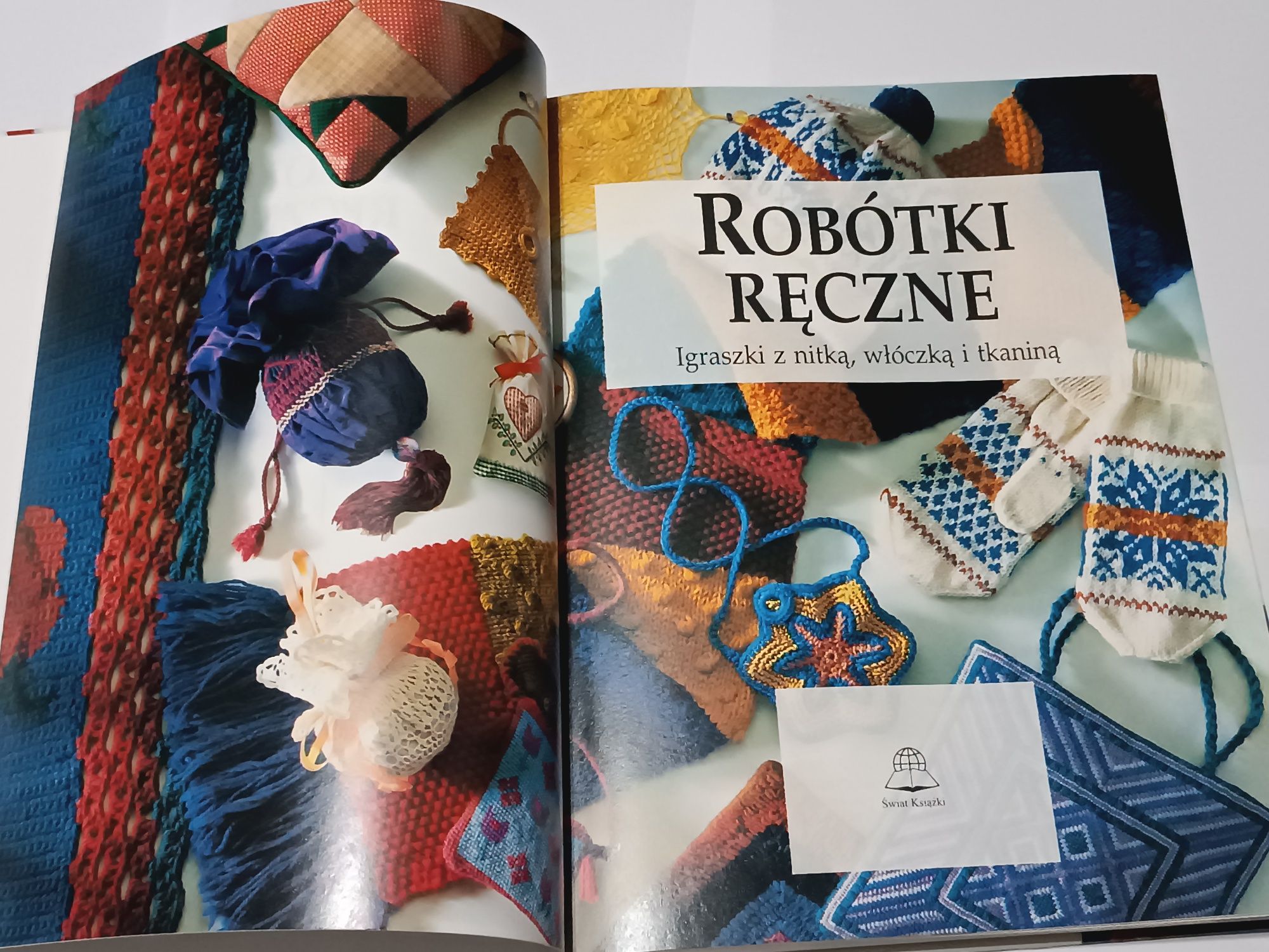 Robótki ręczne igraszki z nitką, włóczką i tkaniną na prezent jak nowa