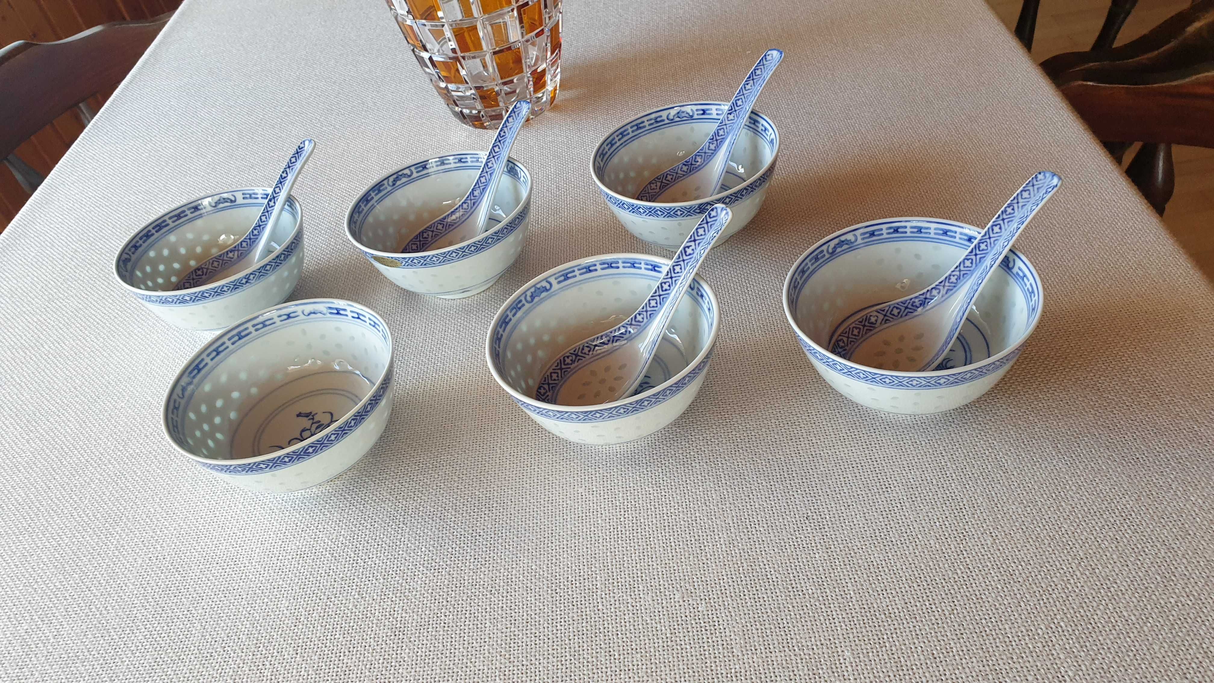 Sześć miseczek do ryżu, wraz z pięcioma łyżeczkami -Jingdezhen