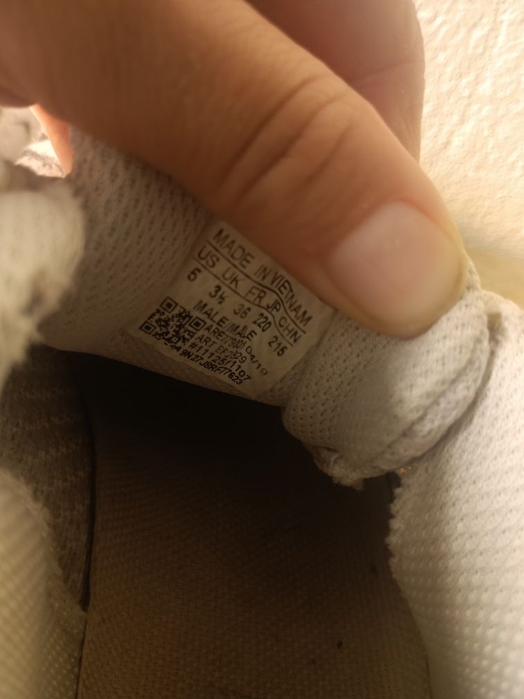 Tênis Adidas Yeezy