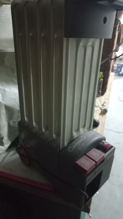 Aquecedor eléctrico  com rodas