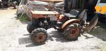Tractor  KUBOTA B6000 4×4 COM DOCUMENTOS (Troco por Reboque  grande)