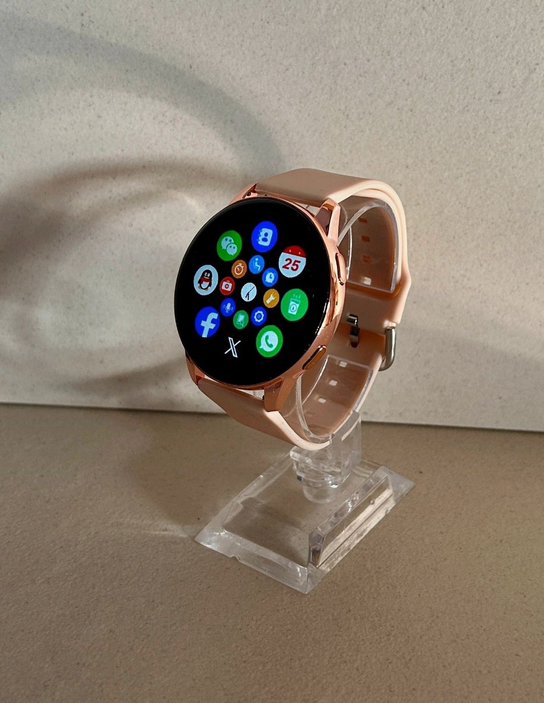 Złoty smartwatch okrągły