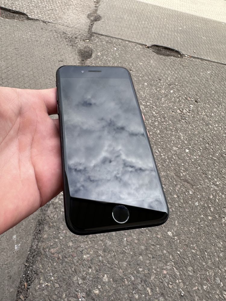 Продам iPhone 7 на 32Gb