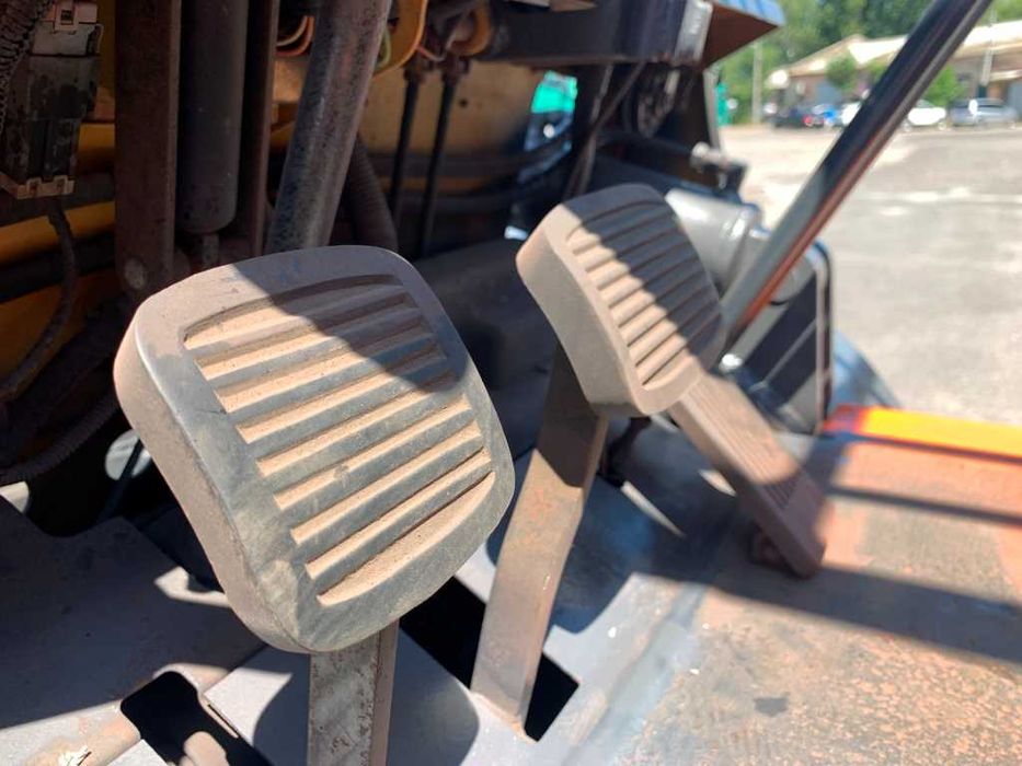 Навантажувач вилковий Mitsubishi на 15 великих нових колесах пневмо