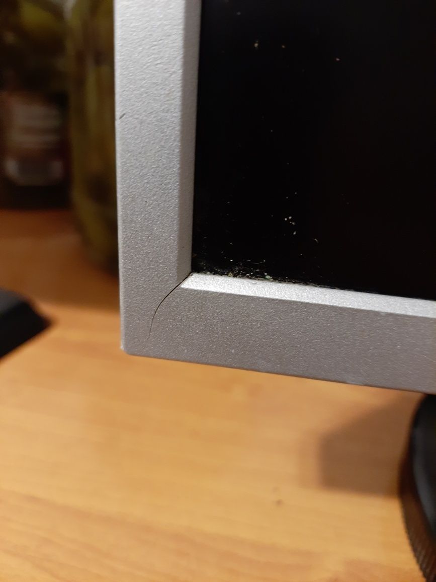 Monitor LG L1752SQ
