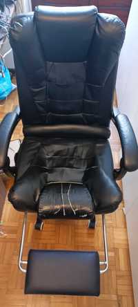 Cadeira de escritório com massagem e apoio retrátil para pernas