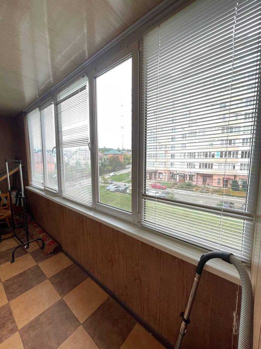 Продаж 2 к квартири Виставка