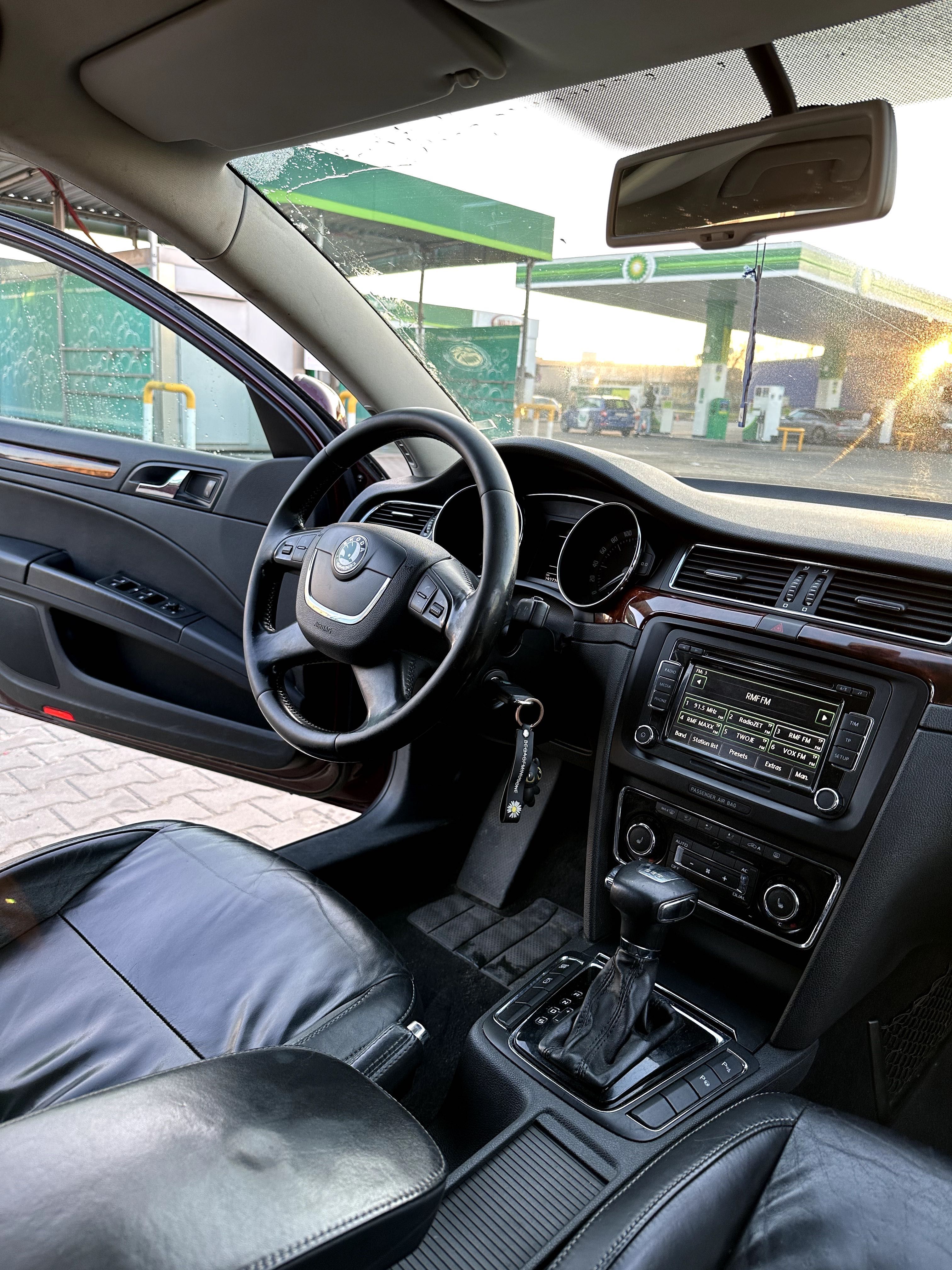 Skoda SuperB 2009 DSG Uszkodzona