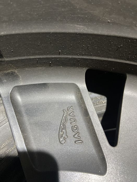 Колісні диски з резиною 255/40/22 до автомобіля Jaguar i-pace