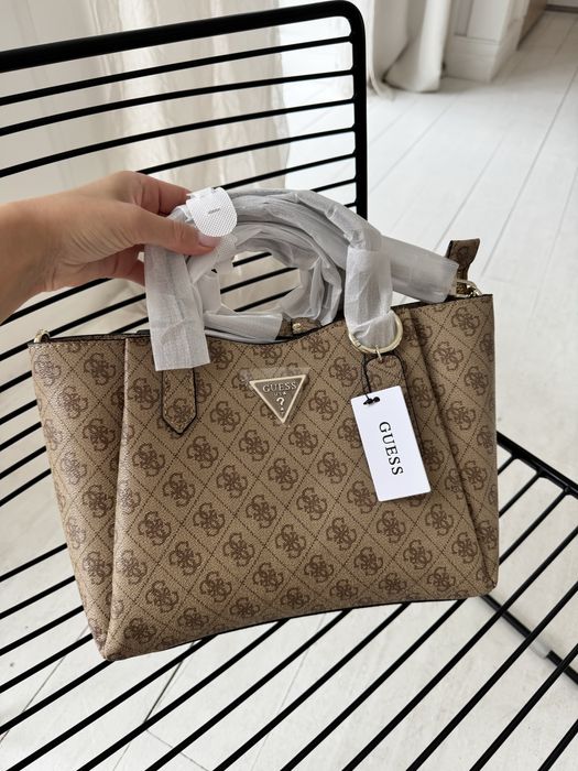 сумка сетчел guess iwona