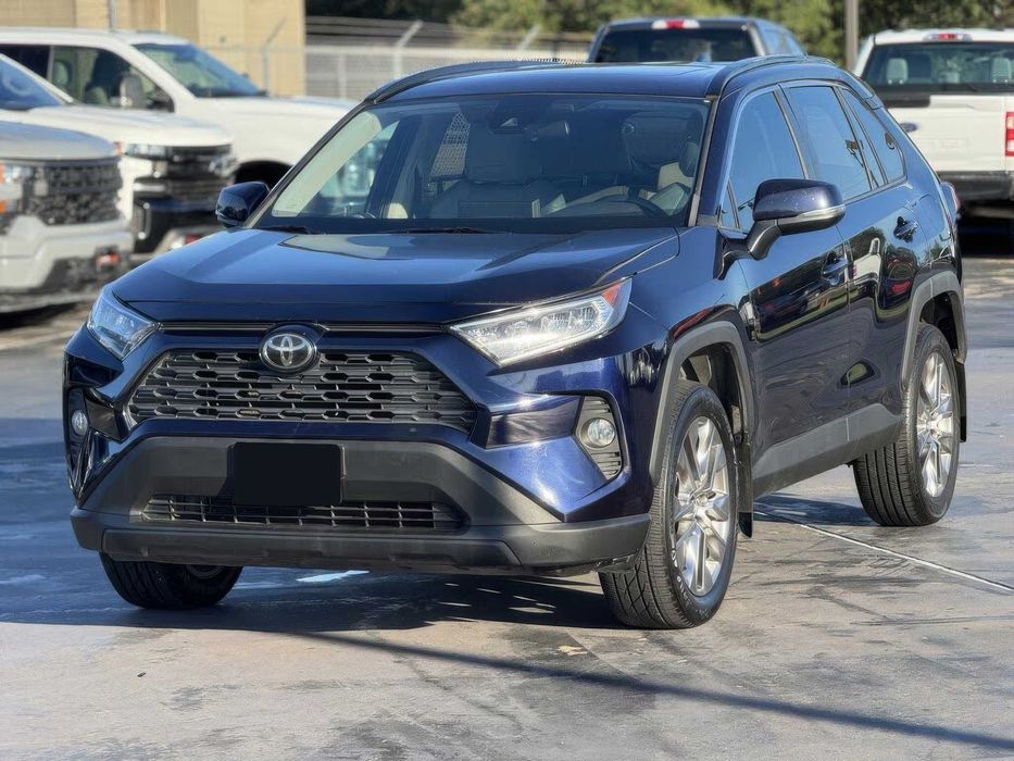 Toyota RAV4 XLE Premium      2021
