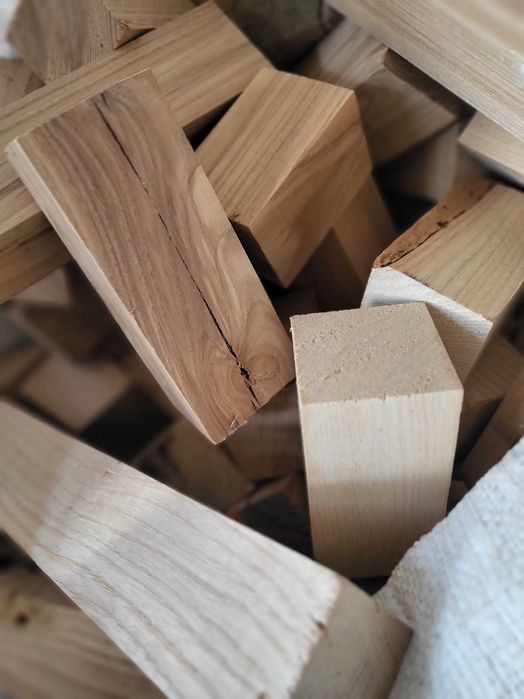 Opał, drewno suche liściaste, worki. KOMINEK