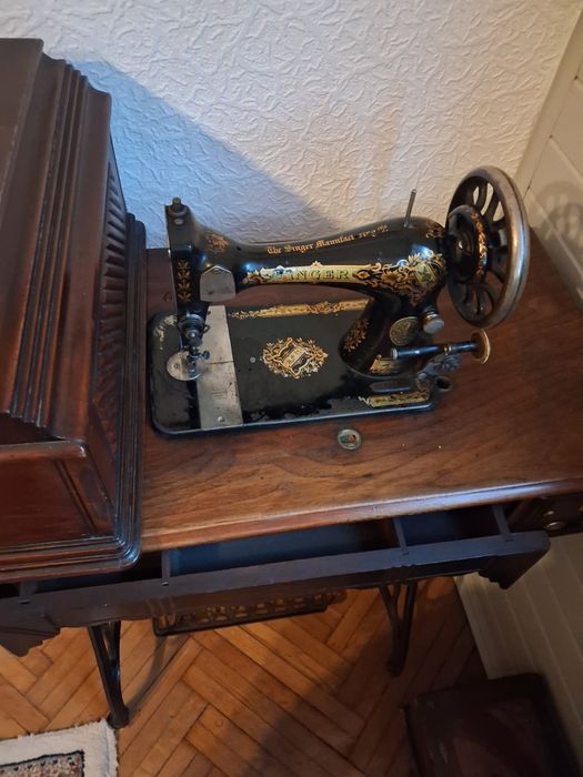 Maszyną  Singer. Rok produkcji 1886