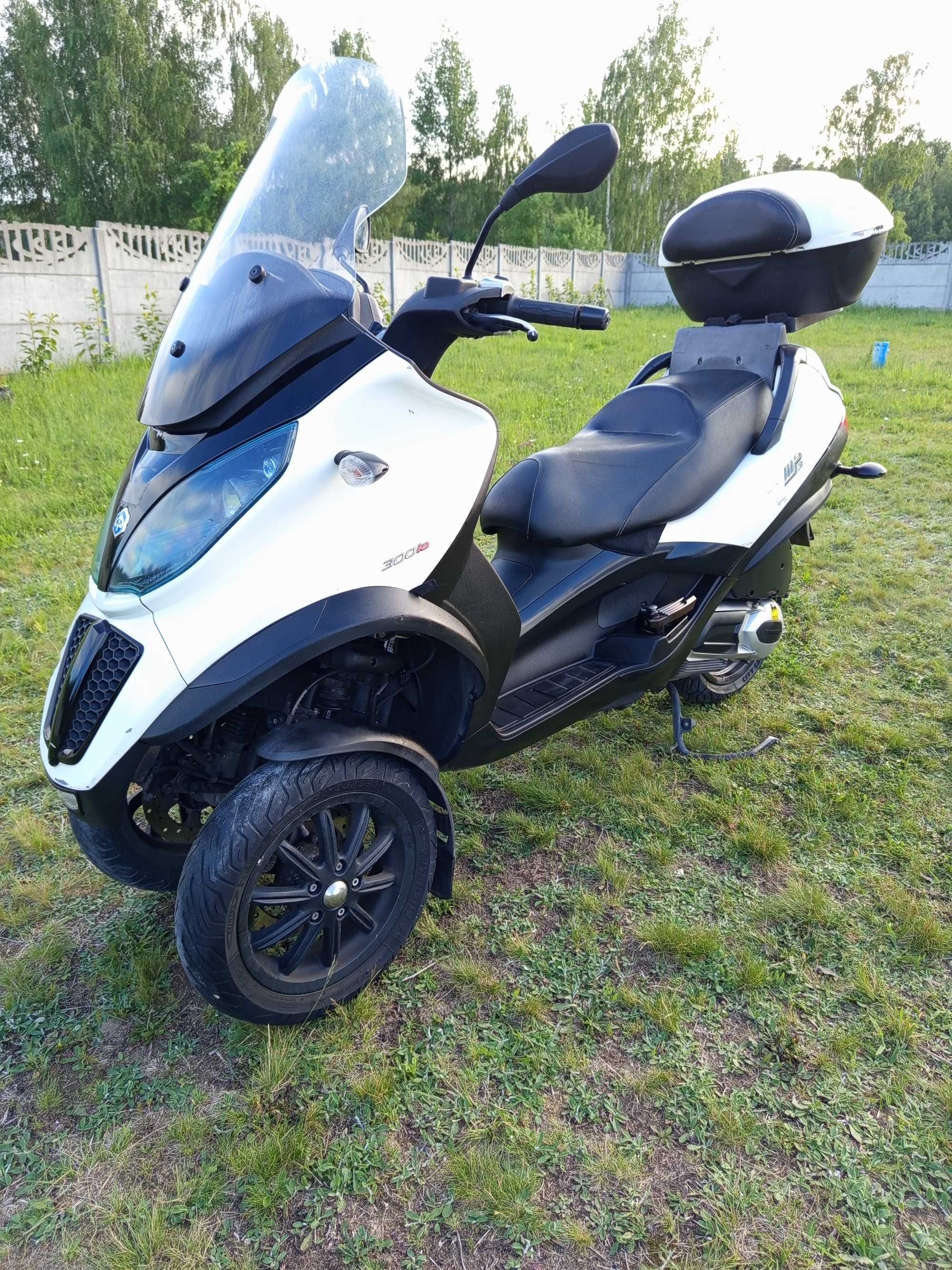Piaggio MP3 kategoria L5e