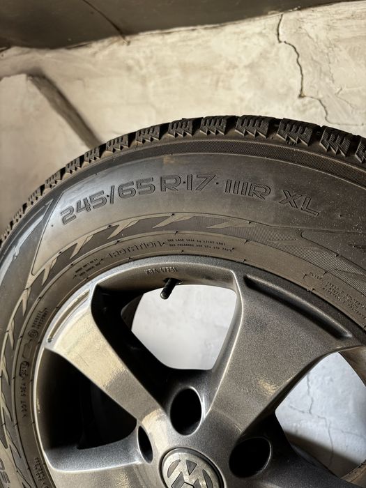 Продам резину 245/65 R17 (SUV) зимняя, шины