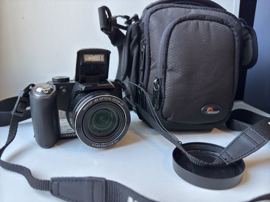 Цифровой фотоаппарат Nikon Coolpix P80.