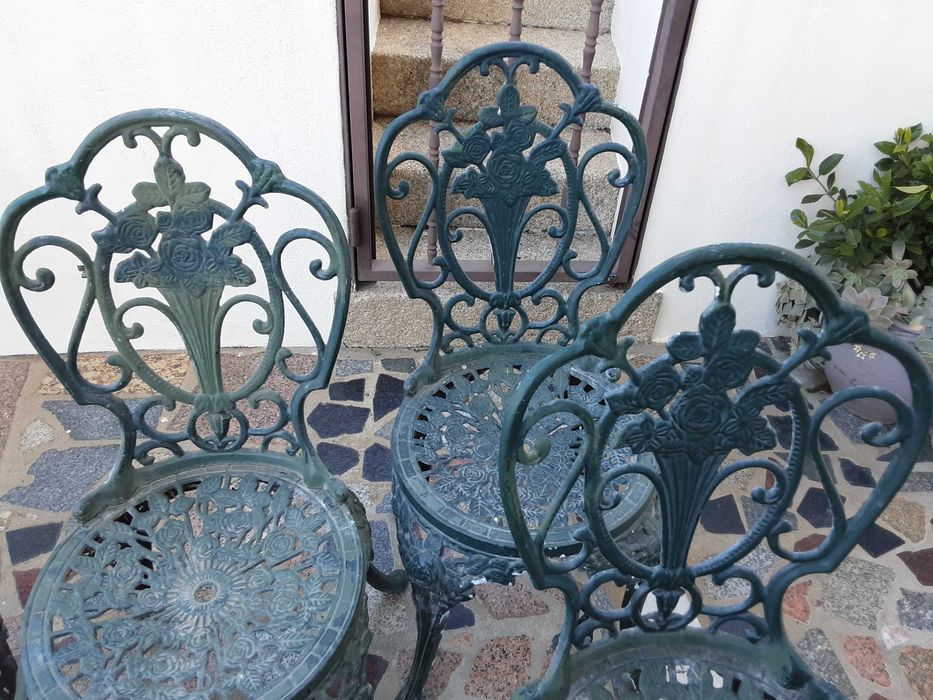 Mesa e cadeiras em ferro fundido clássico (Negociáveis)
